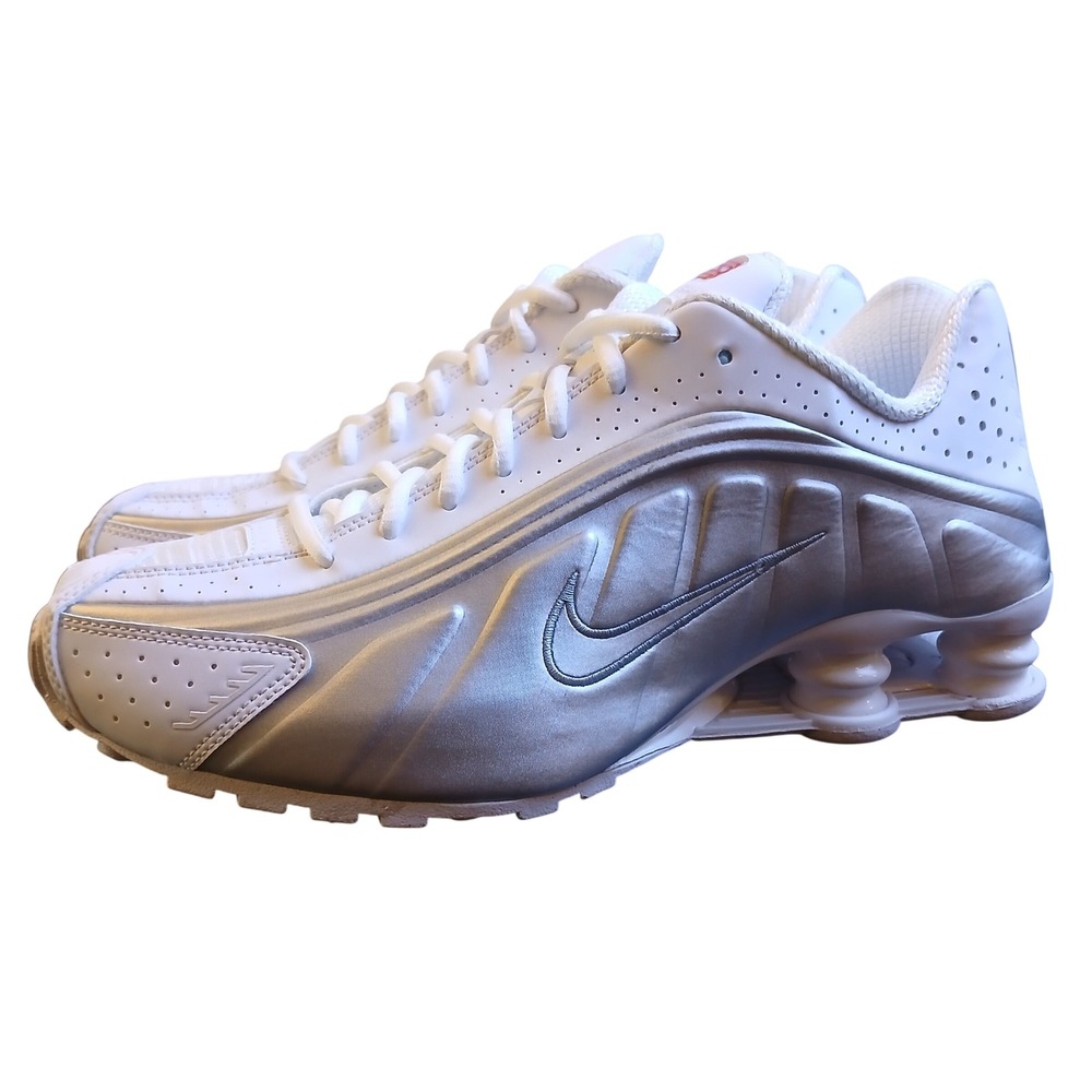 Nike Shox R4 Womens White Metallic Silver Sneakers AR3565-101 Size 9 NEW
